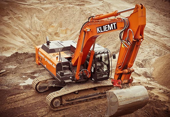 挖掘机与推土机的性能比较分析